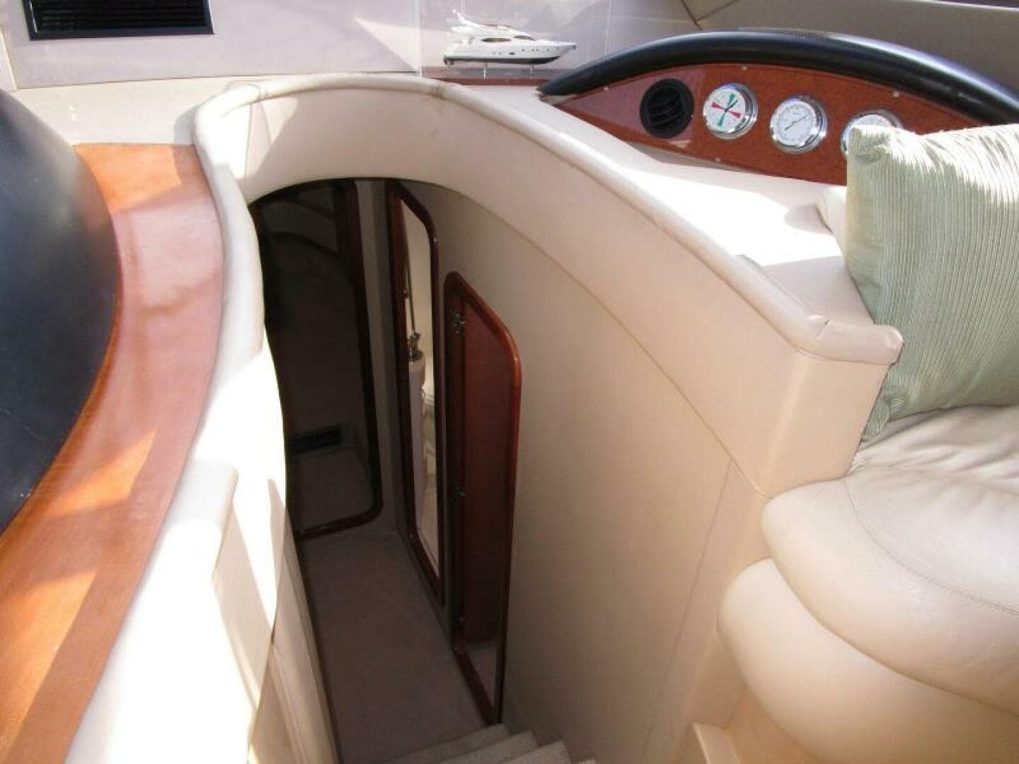 2003 Ferretti Yachts 590 — photo 14