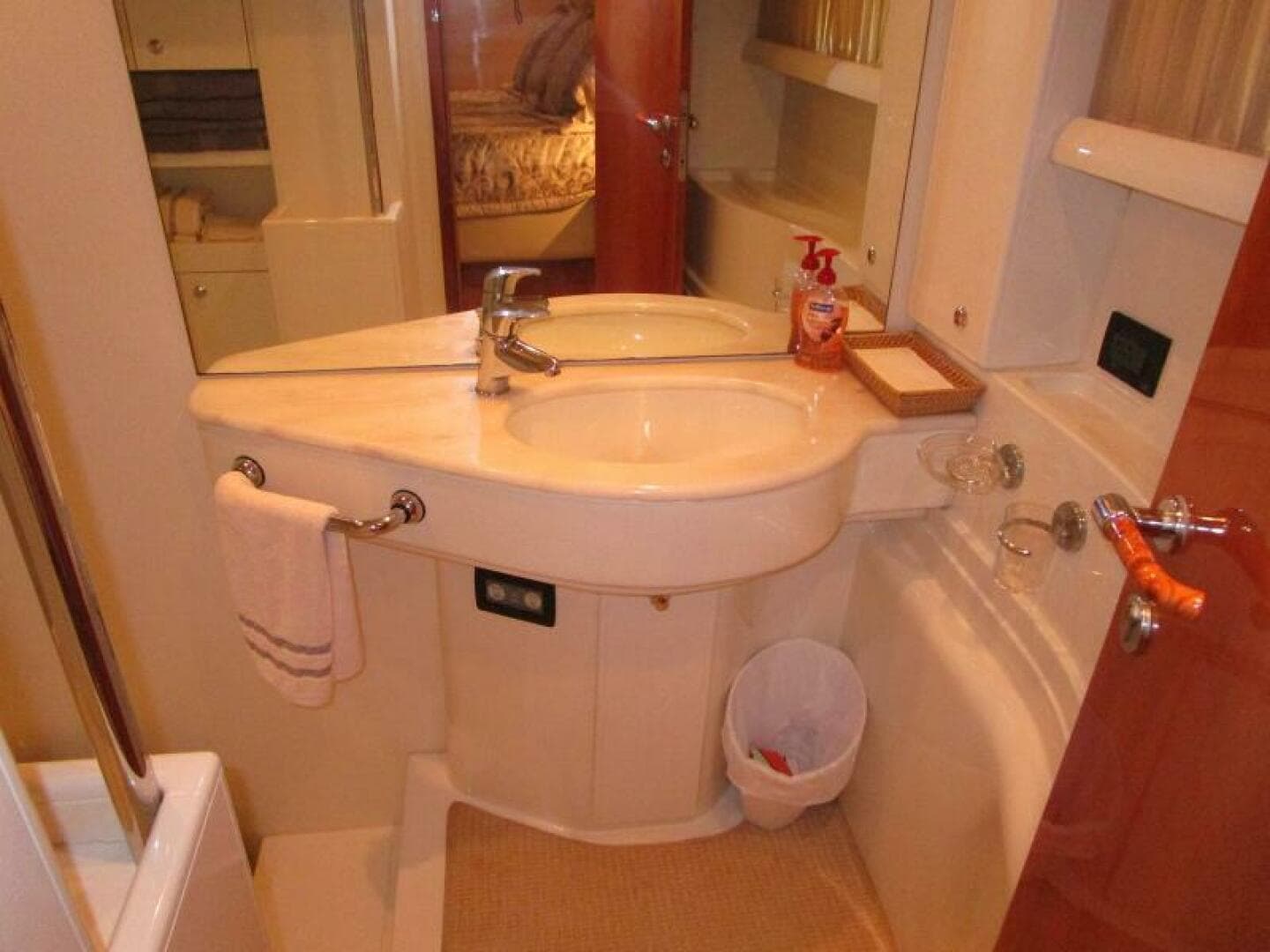 2003 Ferretti Yachts 590 — photo 23