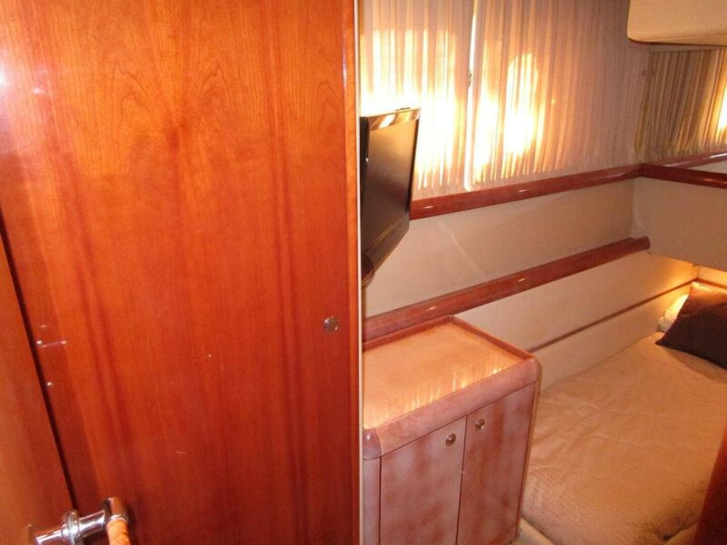 2003 Ferretti Yachts 590 — photo 17