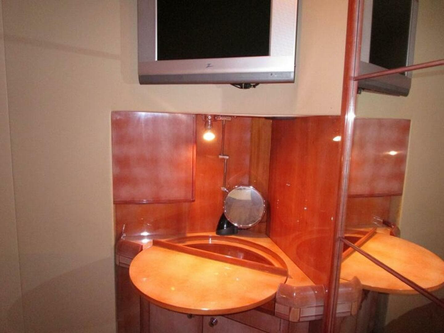 2003 Ferretti Yachts 590 — photo 22