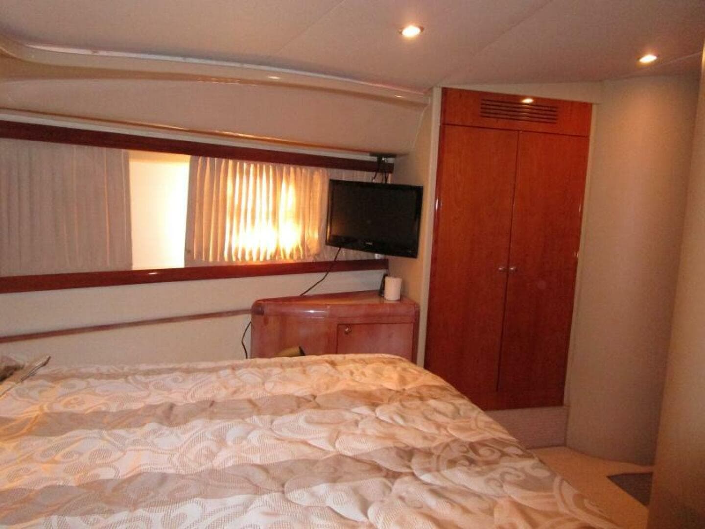2003 Ferretti Yachts 590 — photo 26