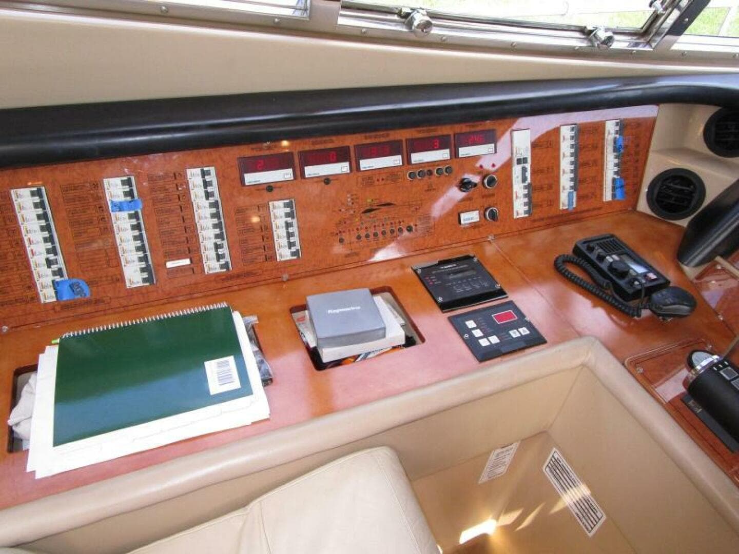 2003 Ferretti Yachts 590 — photo 13