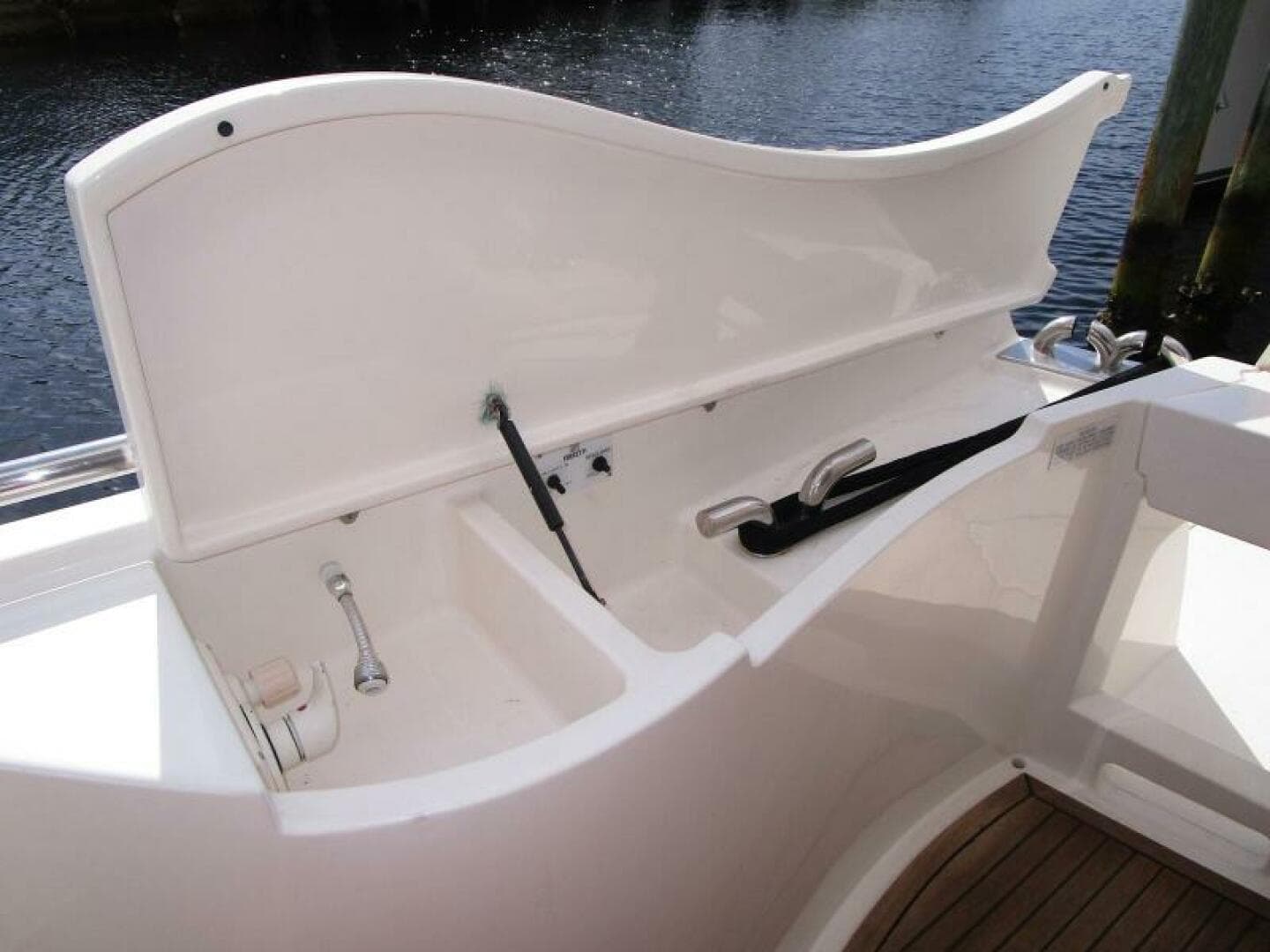 2003 Ferretti Yachts 590 — photo 39