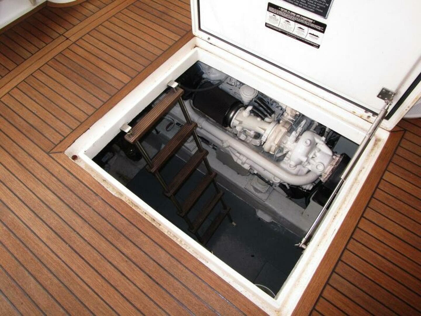 2003 Ferretti Yachts 590 — photo 48