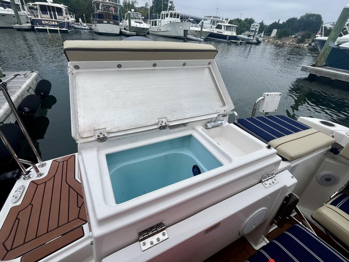 2023 Ranger Tugs R-27 — photo 37