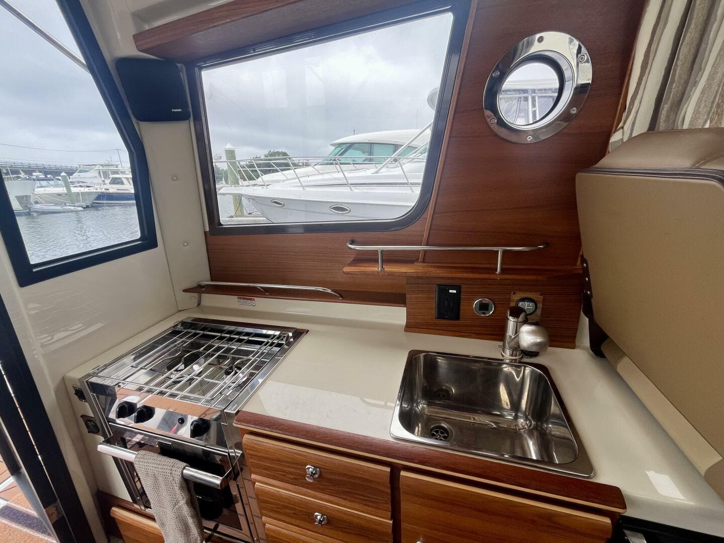 2023 Ranger Tugs R-27 — photo 108