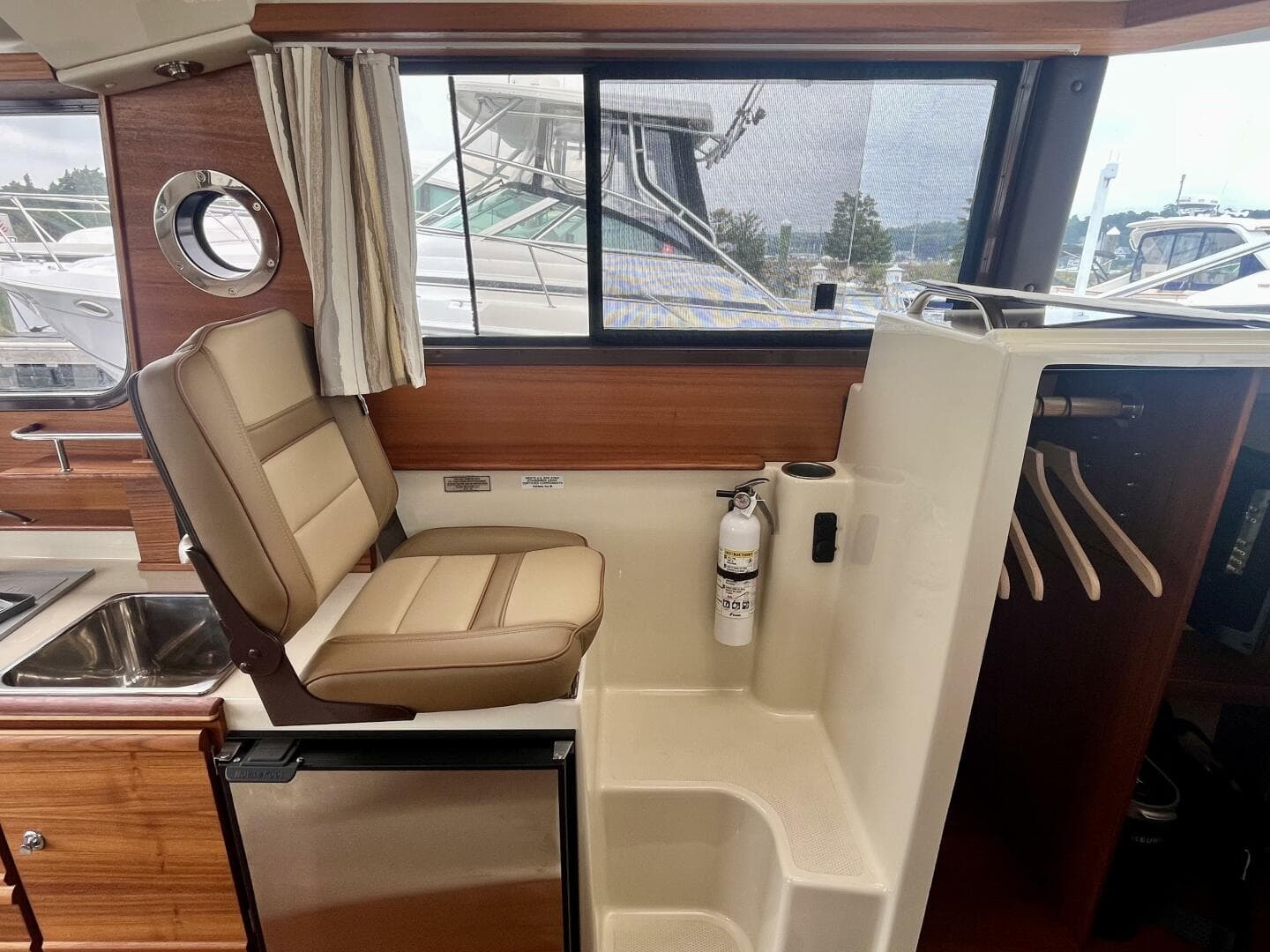 2023 Ranger Tugs R-27 — photo 104