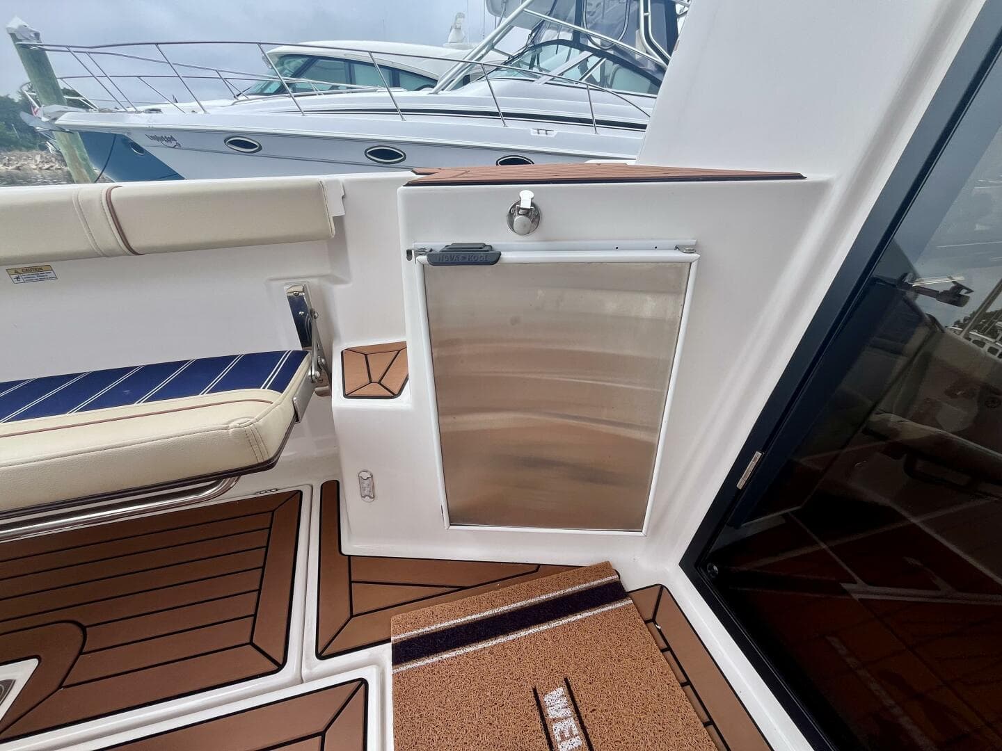 2023 Ranger Tugs R-27 — photo 33