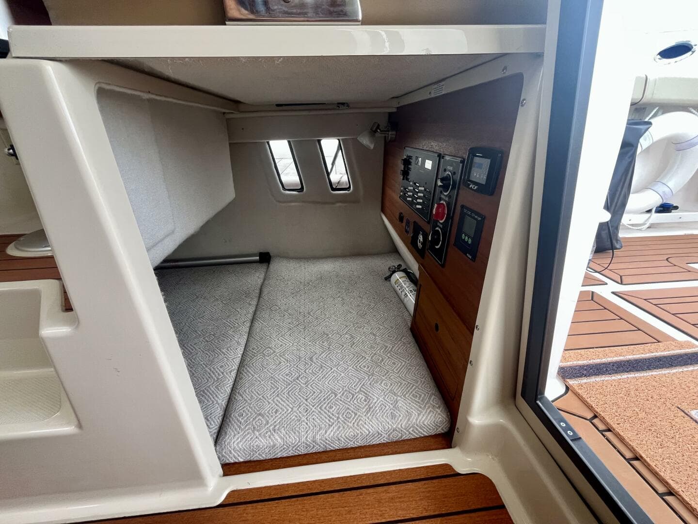 2023 Ranger Tugs R-27 — photo 92