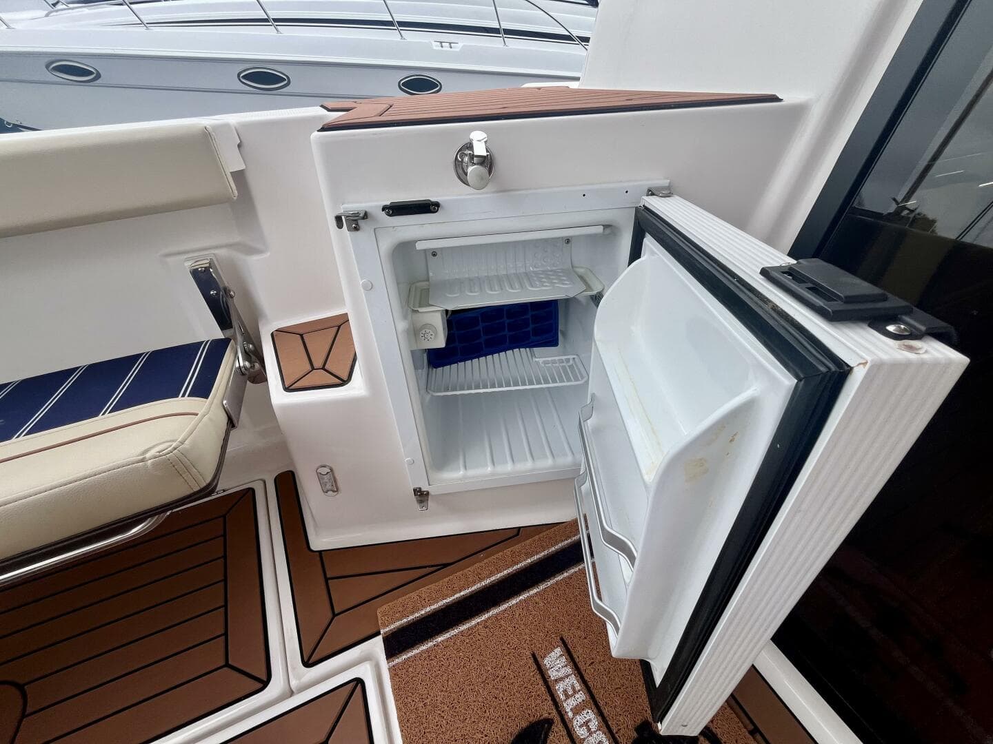 2023 Ranger Tugs R-27 — photo 34