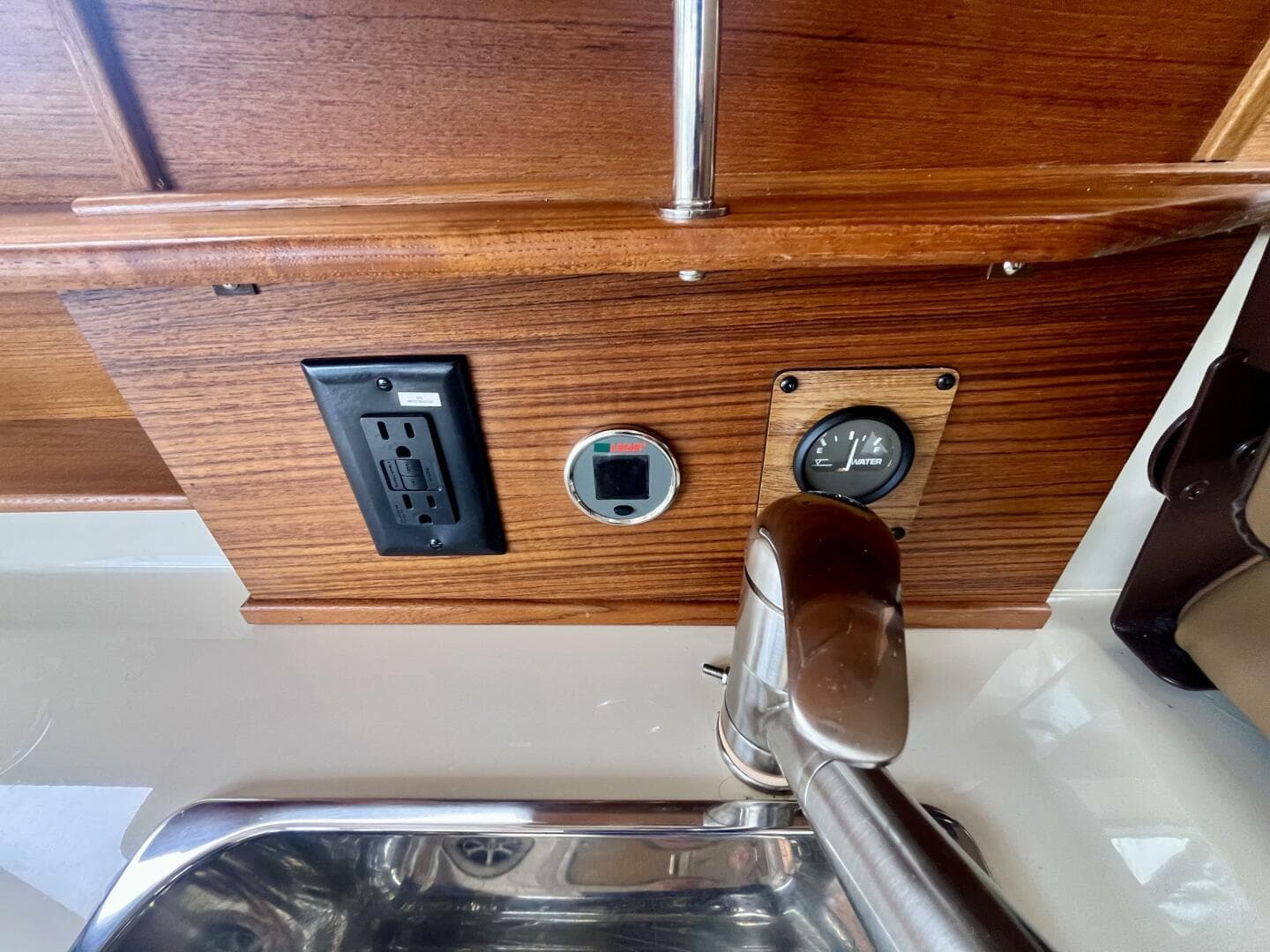 2023 Ranger Tugs R-27 — photo 110