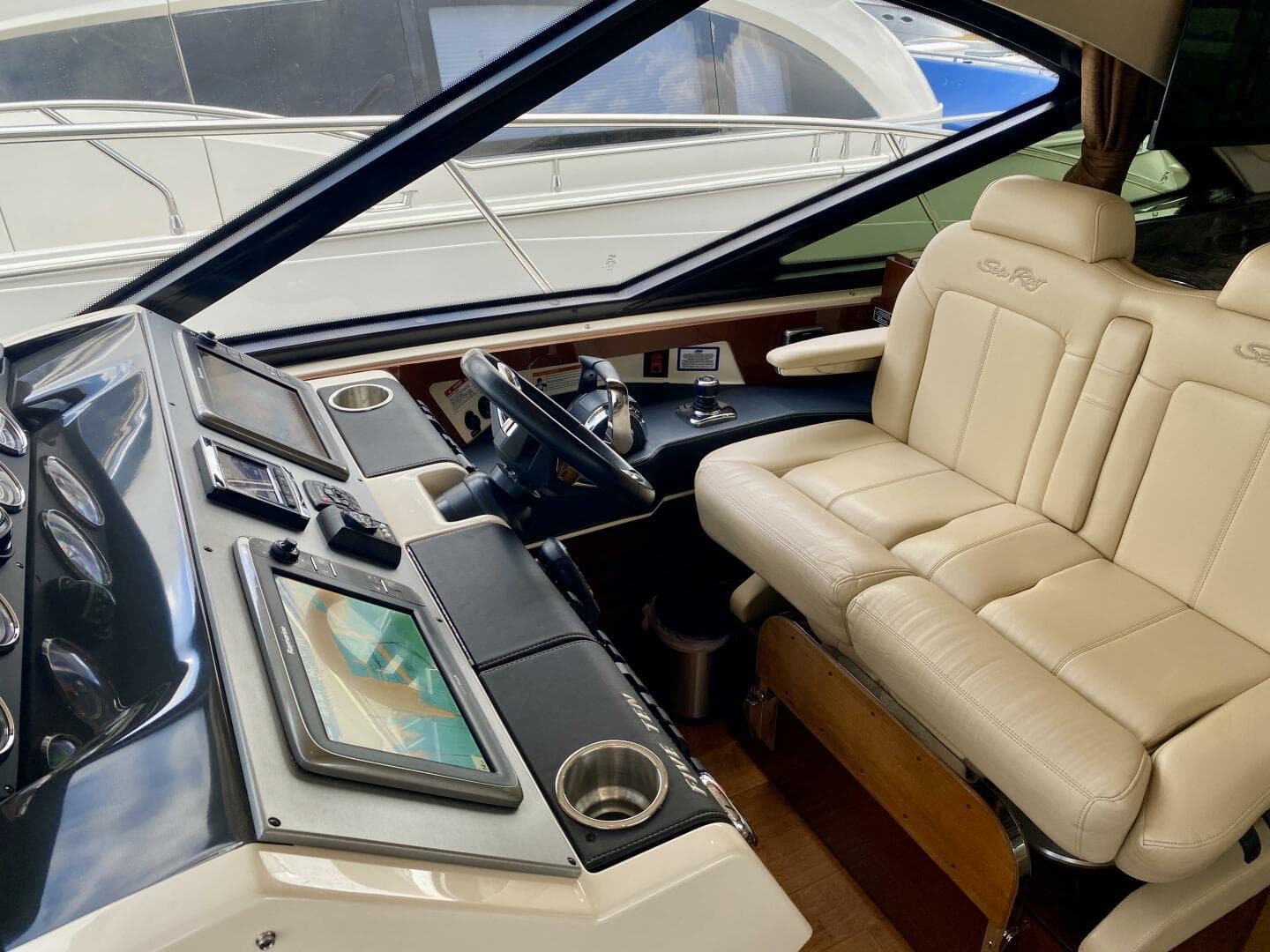 2015 Sea Ray 510 Sundancer — photo 14