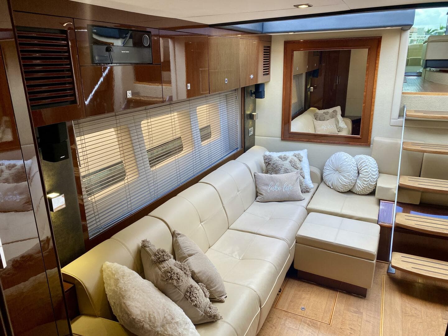 2015 Sea Ray 510 Sundancer — photo 2