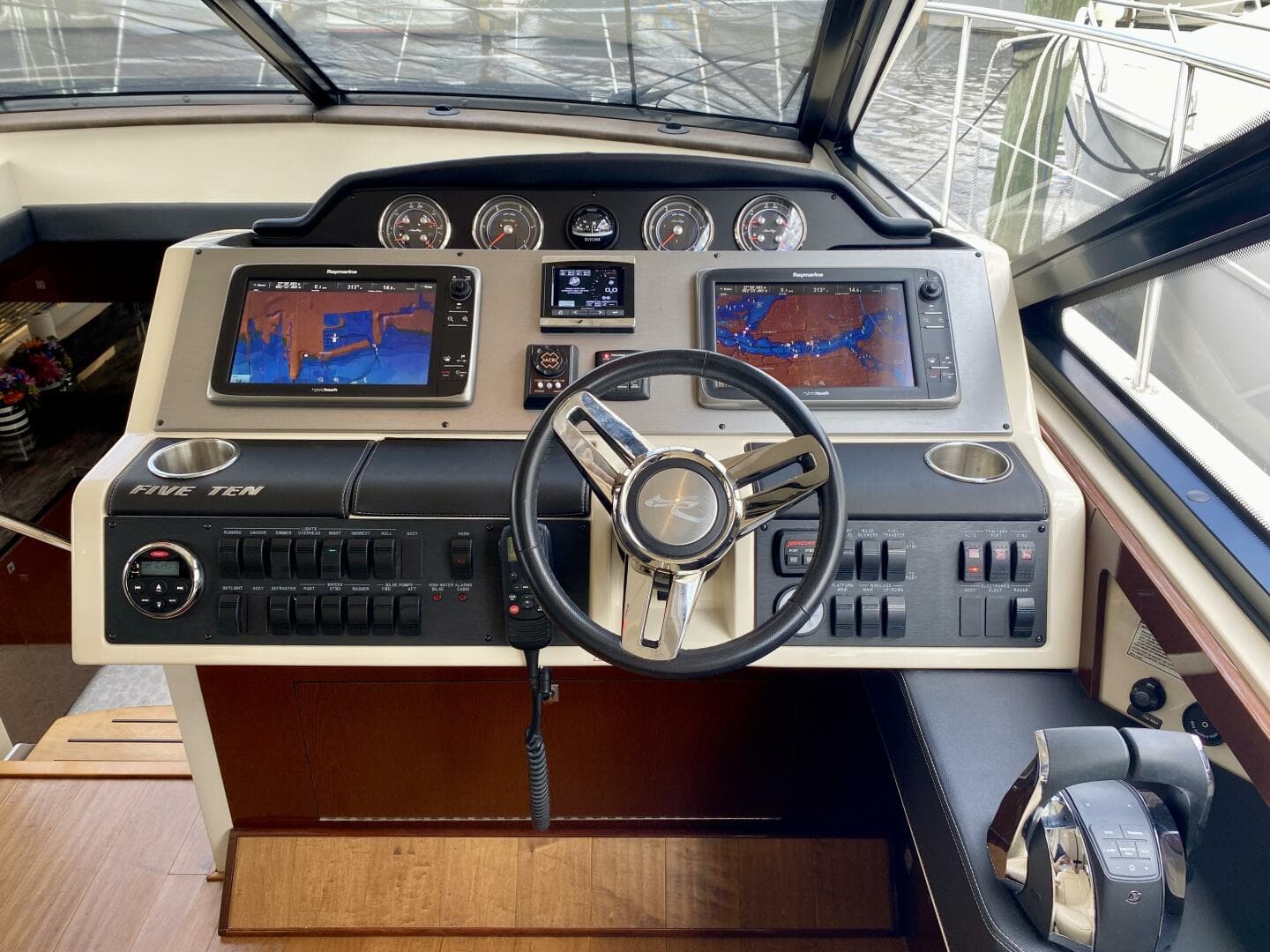 2015 Sea Ray 510 Sundancer — photo 5