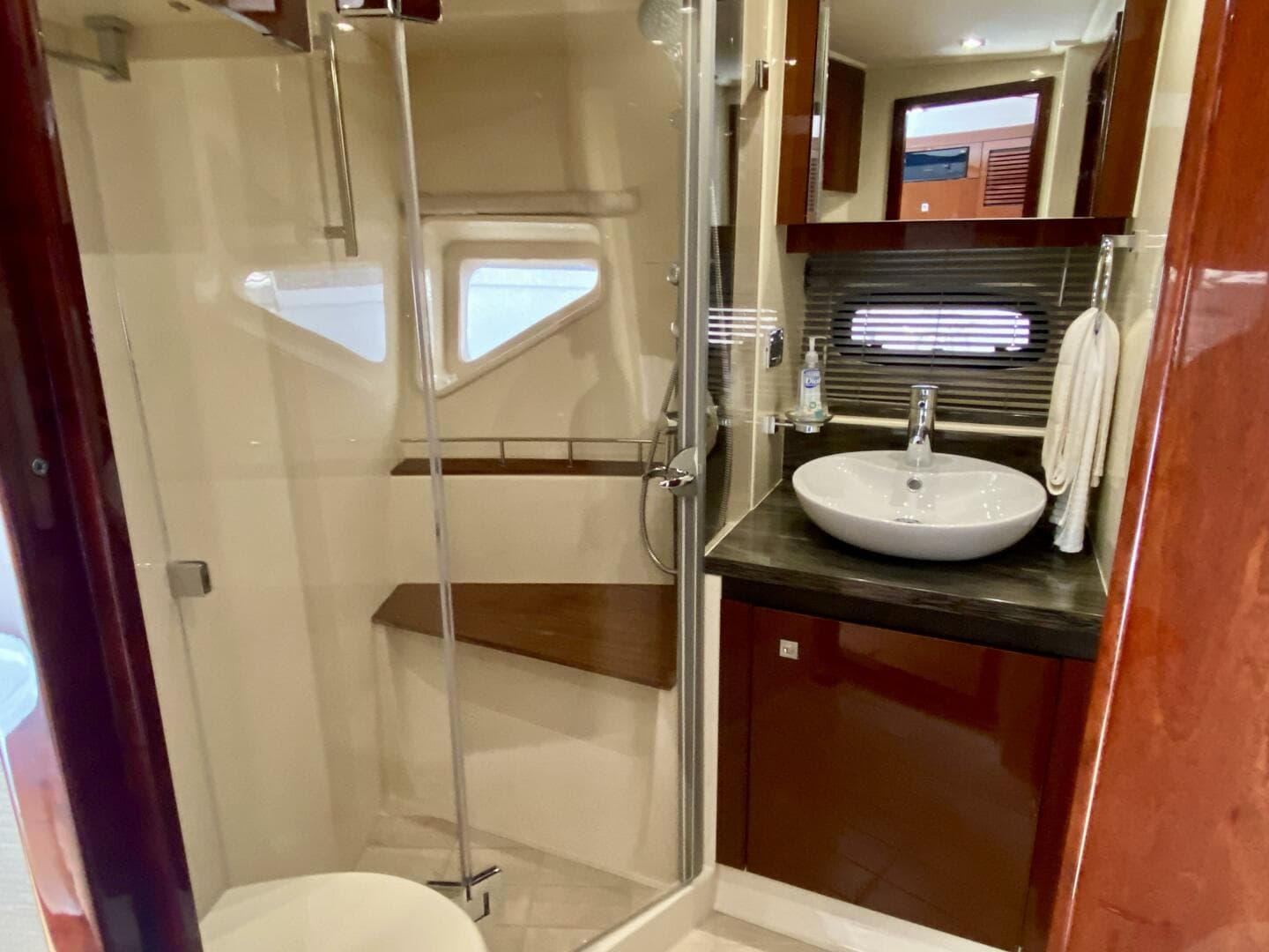 2015 Sea Ray 510 Sundancer — photo 13