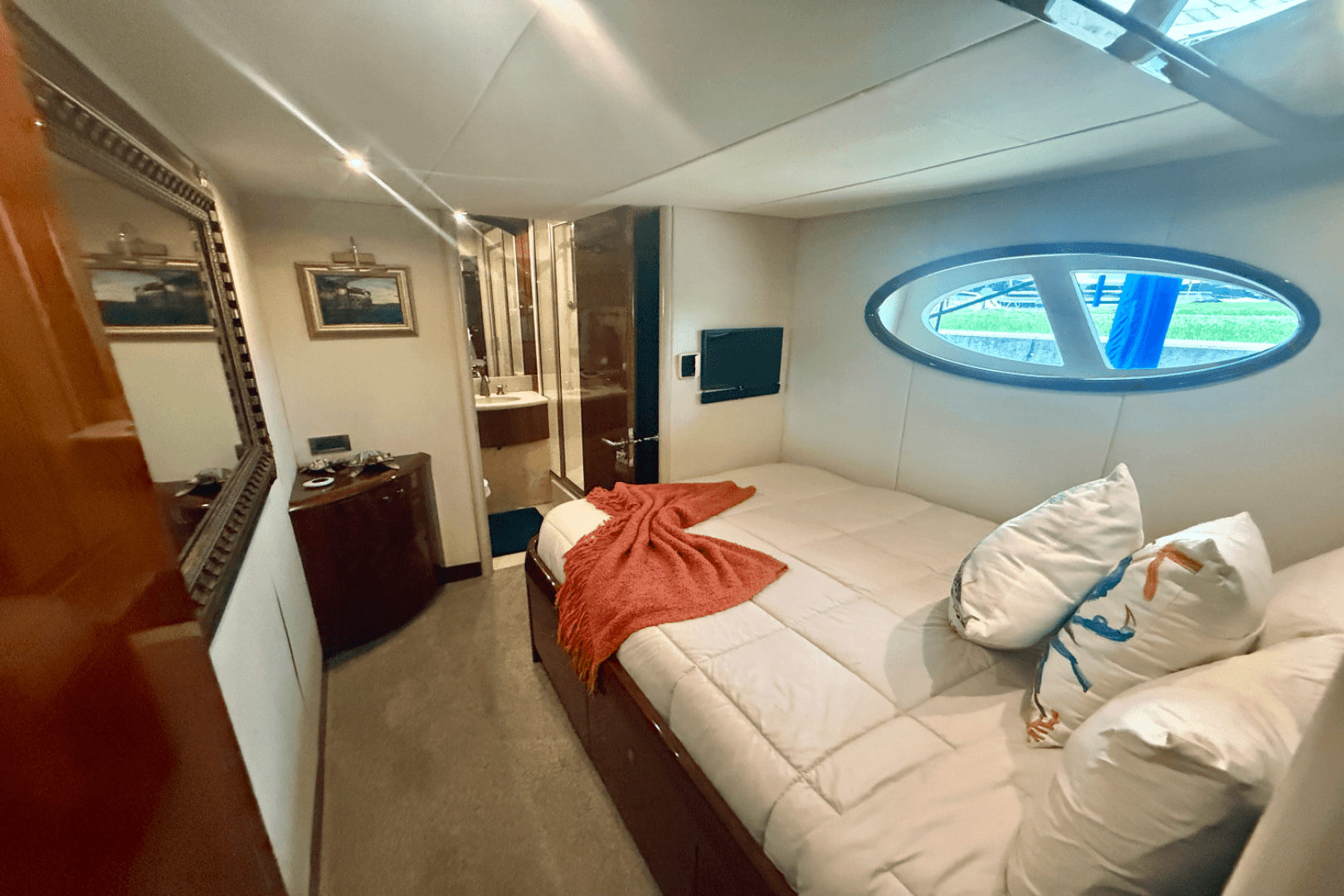 2005  68 Flybridge — photo 34