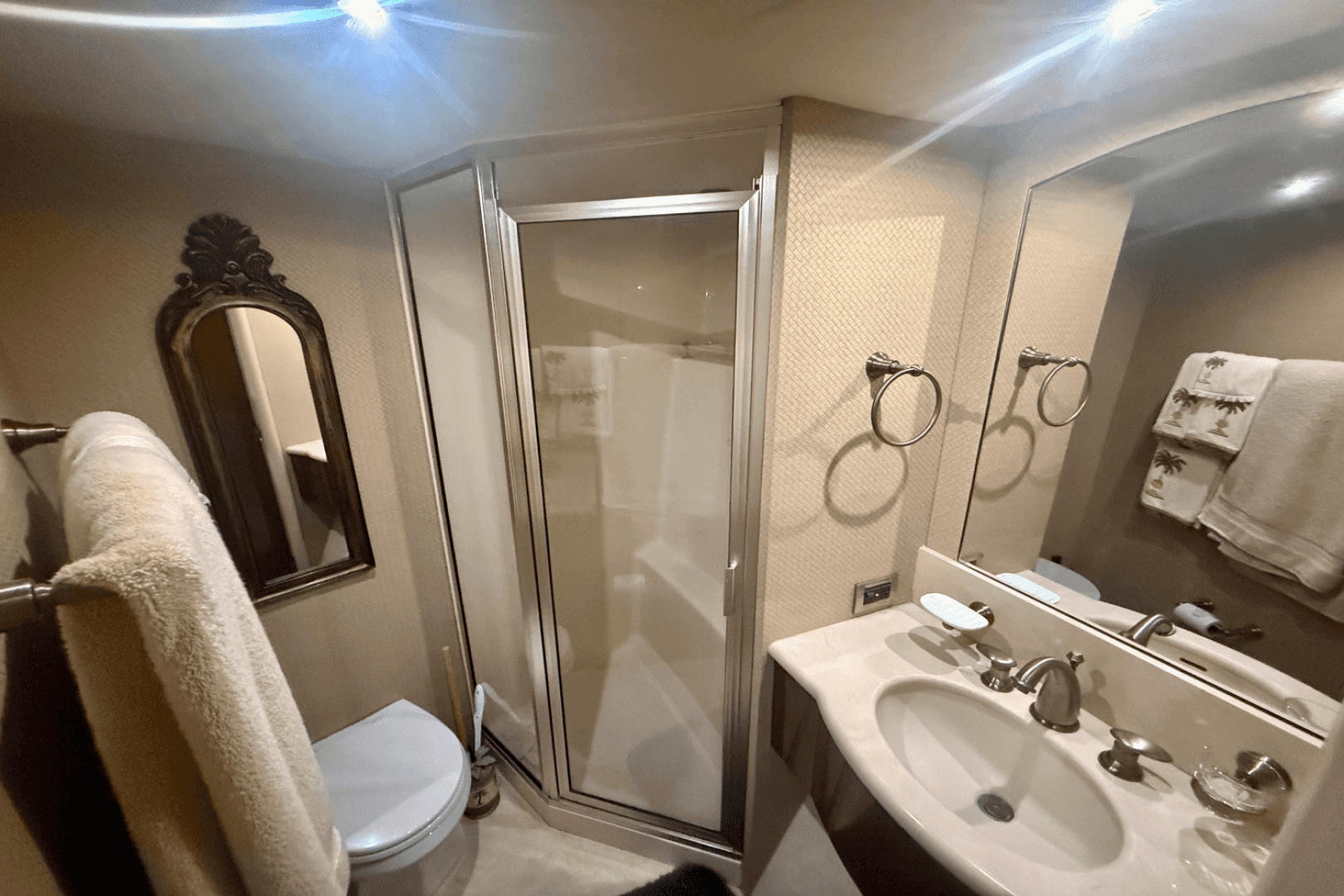 2005  68 Flybridge — photo 39