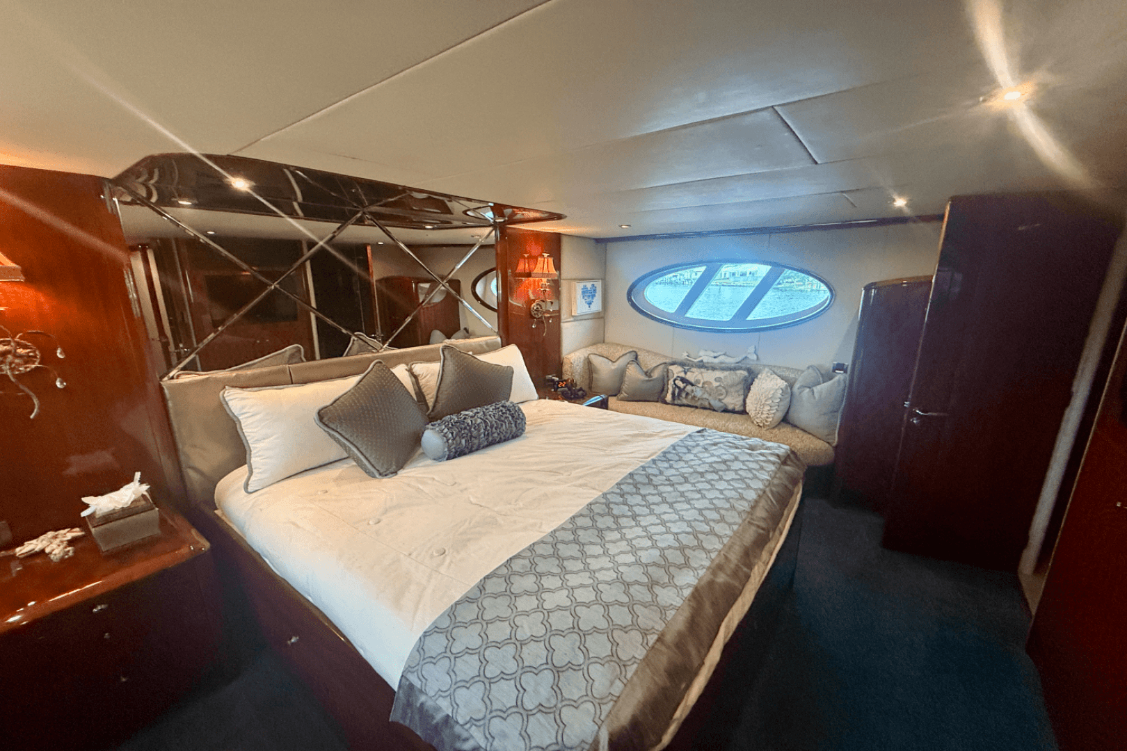 2005  68 Flybridge — photo 25