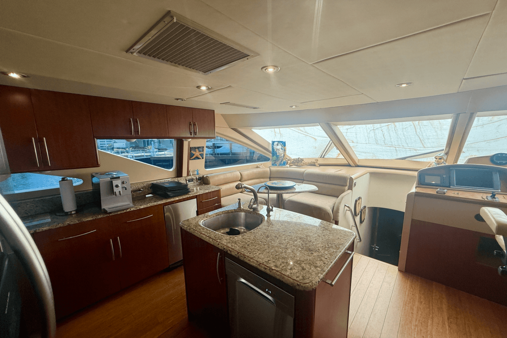 2005  68 Flybridge — photo 21