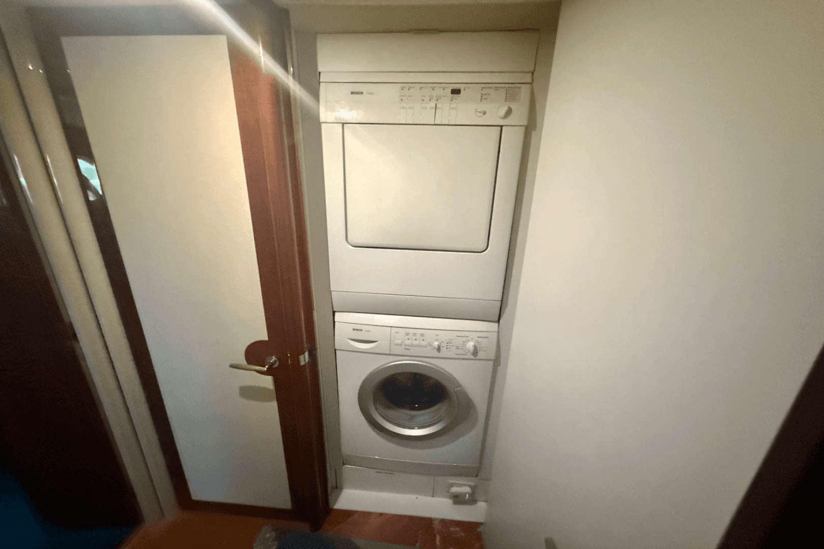 2005  68 Flybridge — photo 30