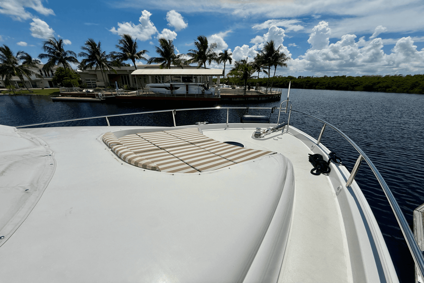 2005  68 Flybridge — photo 43