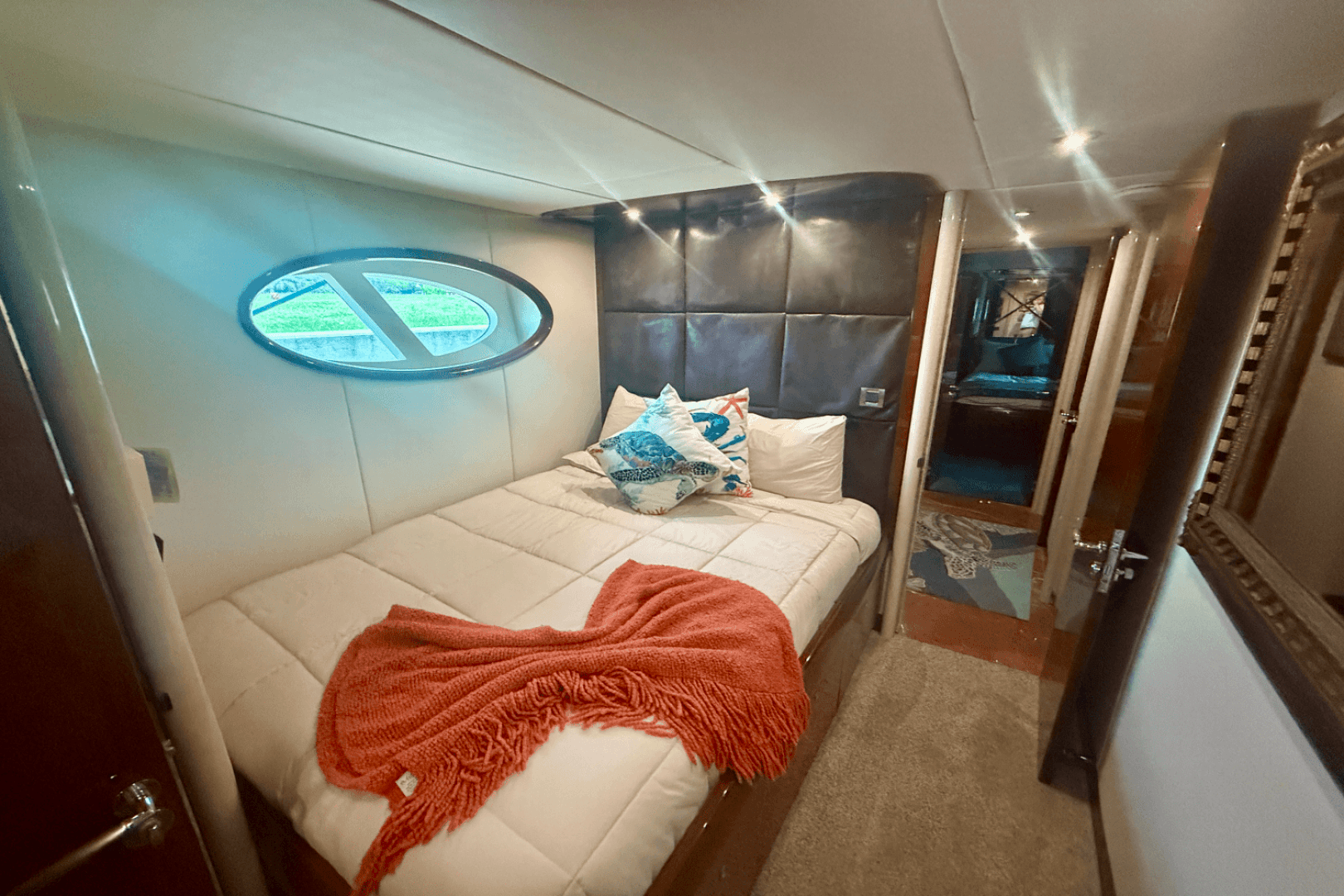 2005  68 Flybridge — photo 35