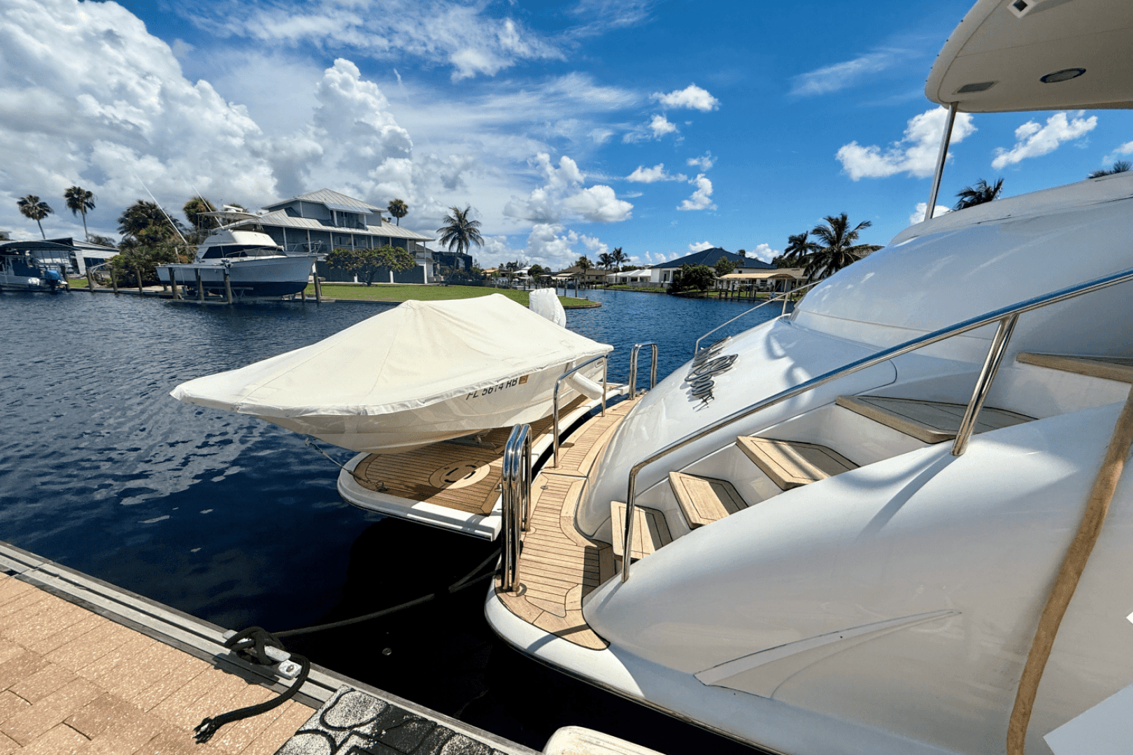 2005  68 Flybridge — photo 4