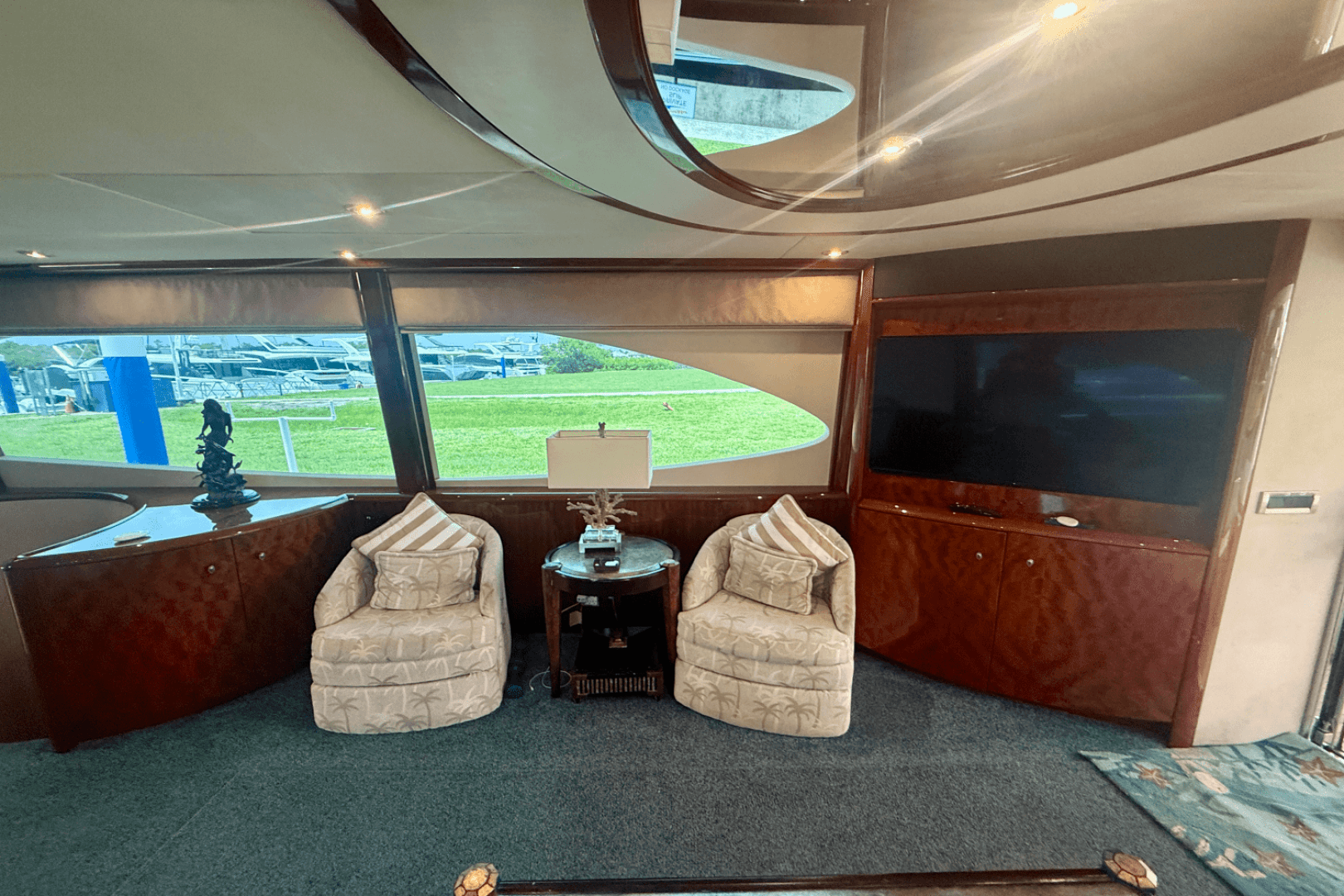 2005  68 Flybridge — photo 19