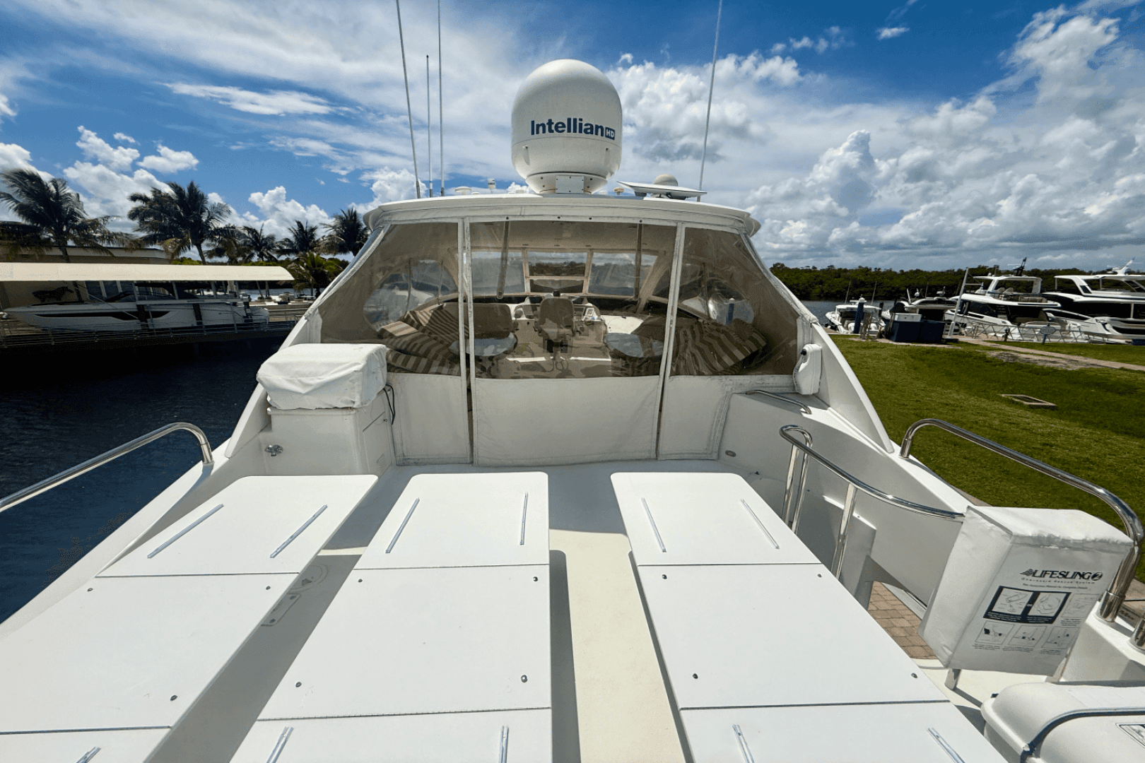2005  68 Flybridge — photo 12