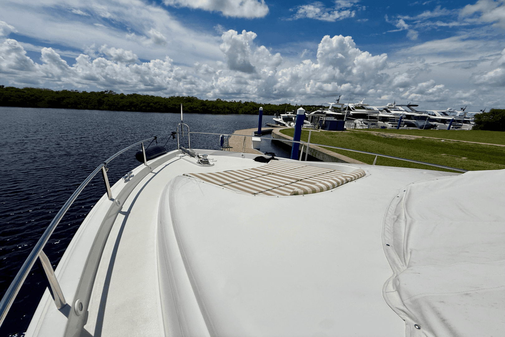 2005  68 Flybridge — photo 42