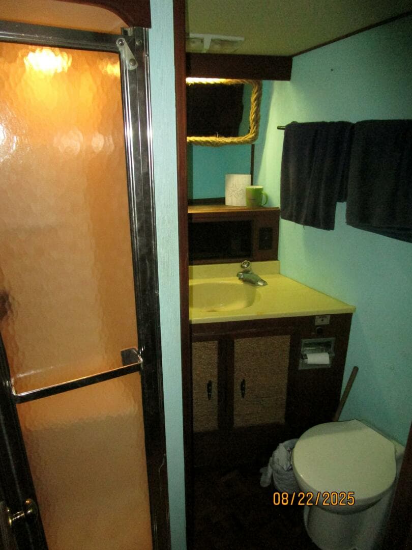 1984 Viking 44 — photo 49