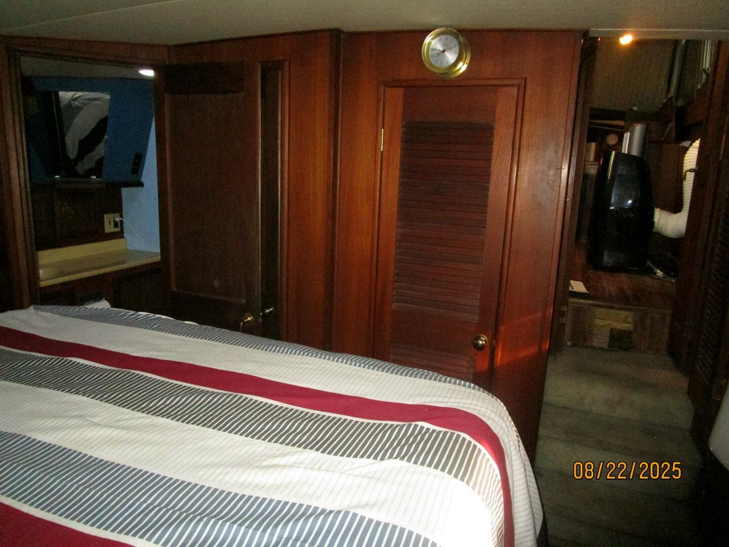 1984 Viking 44 — photo 45