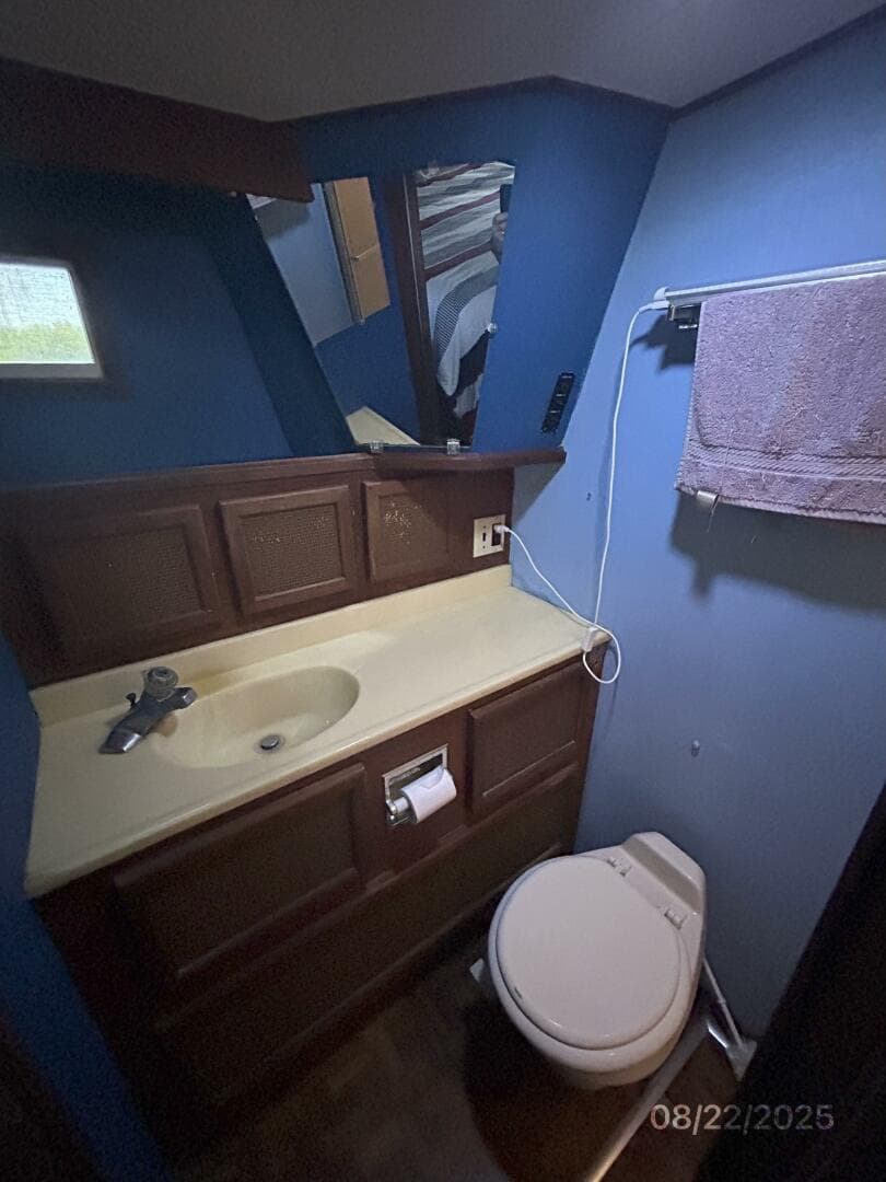 1984 Viking 44 — photo 46