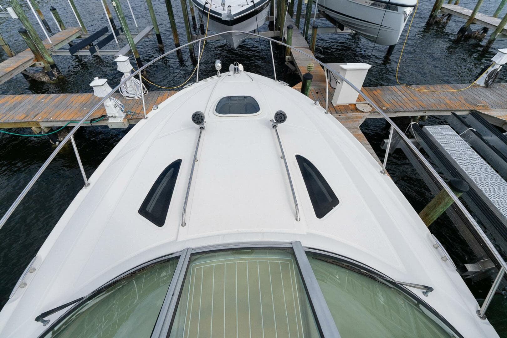 2016 Sea Ray 330 Sundancer — photo 8