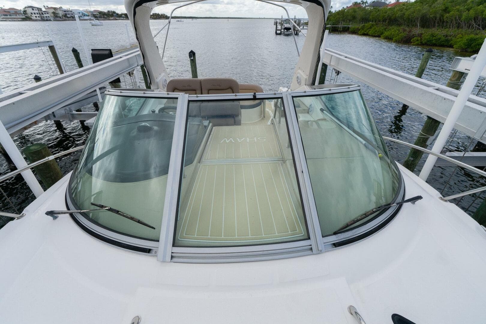 2016 Sea Ray 330 Sundancer — photo 68