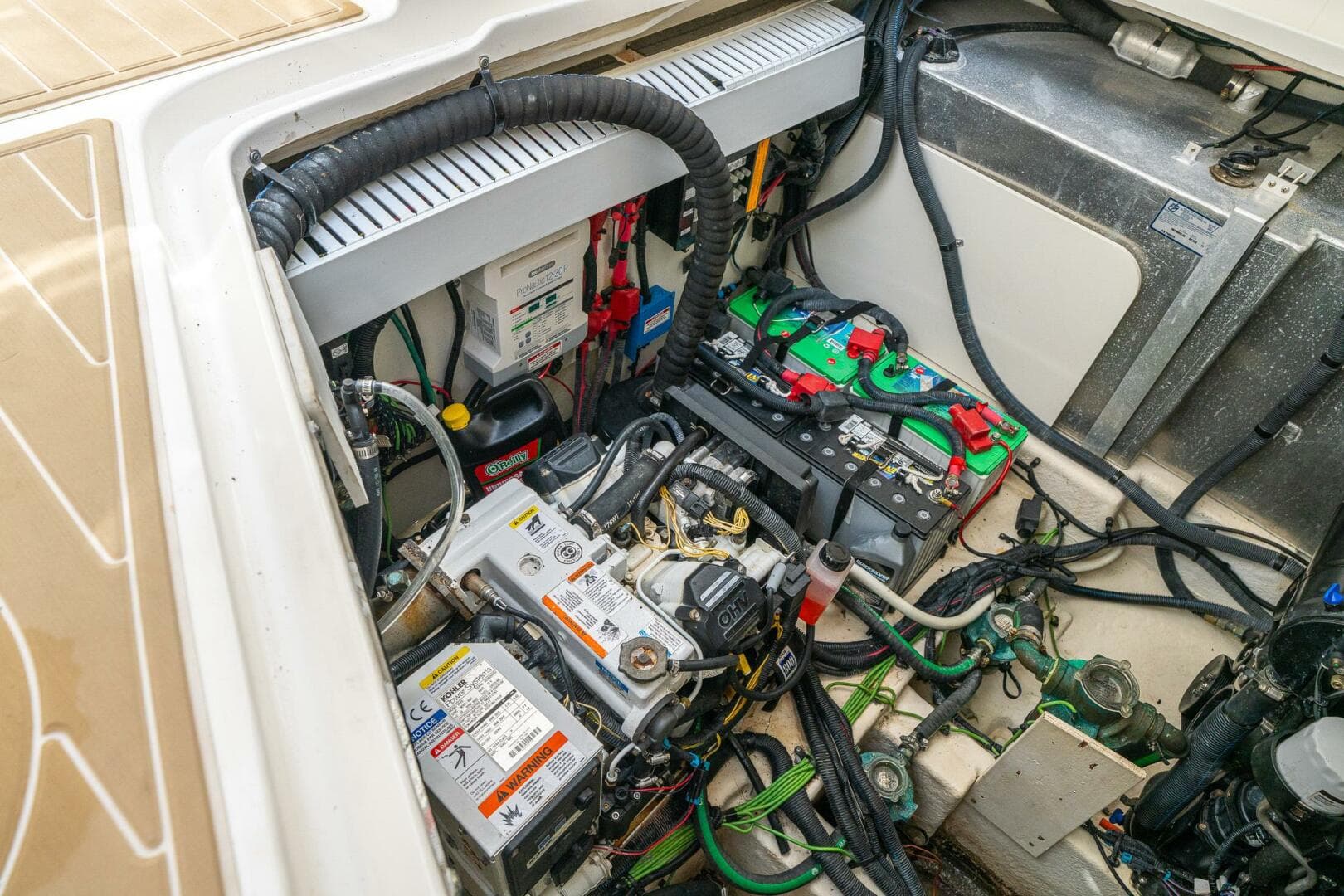 2016 Sea Ray 330 Sundancer — photo 21