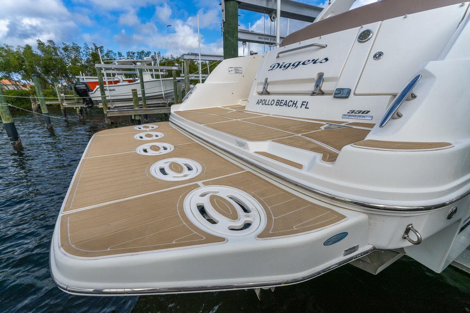2016 Sea Ray 330 Sundancer — photo 54