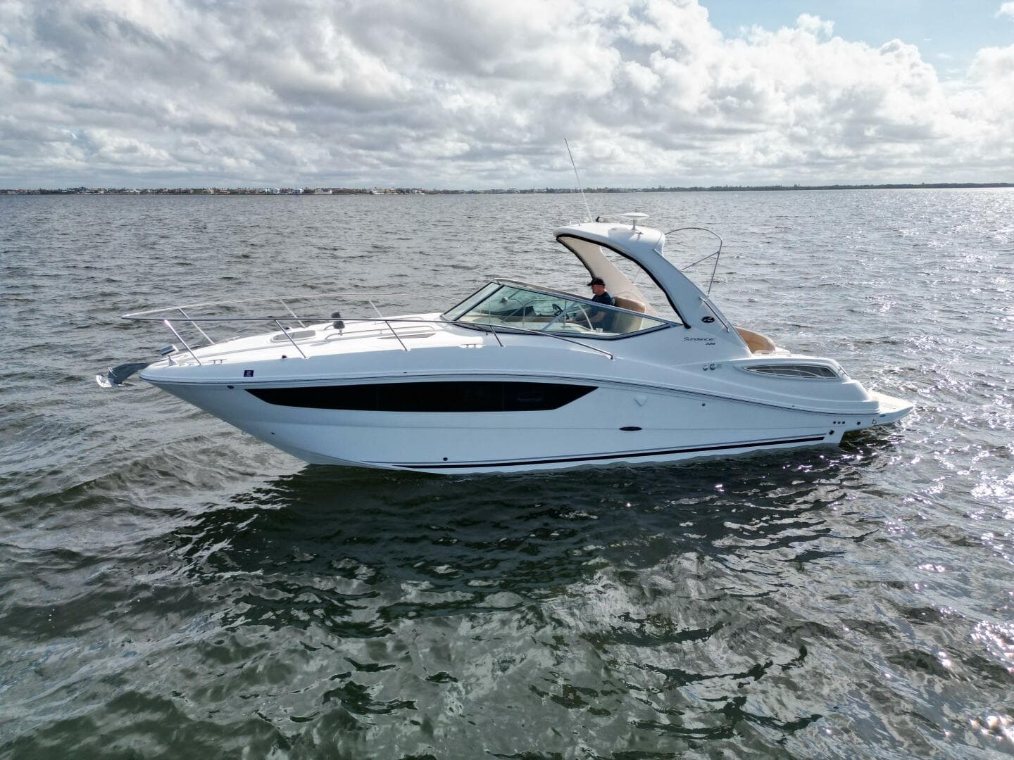 2016 Sea Ray 330 Sundancer — photo 47