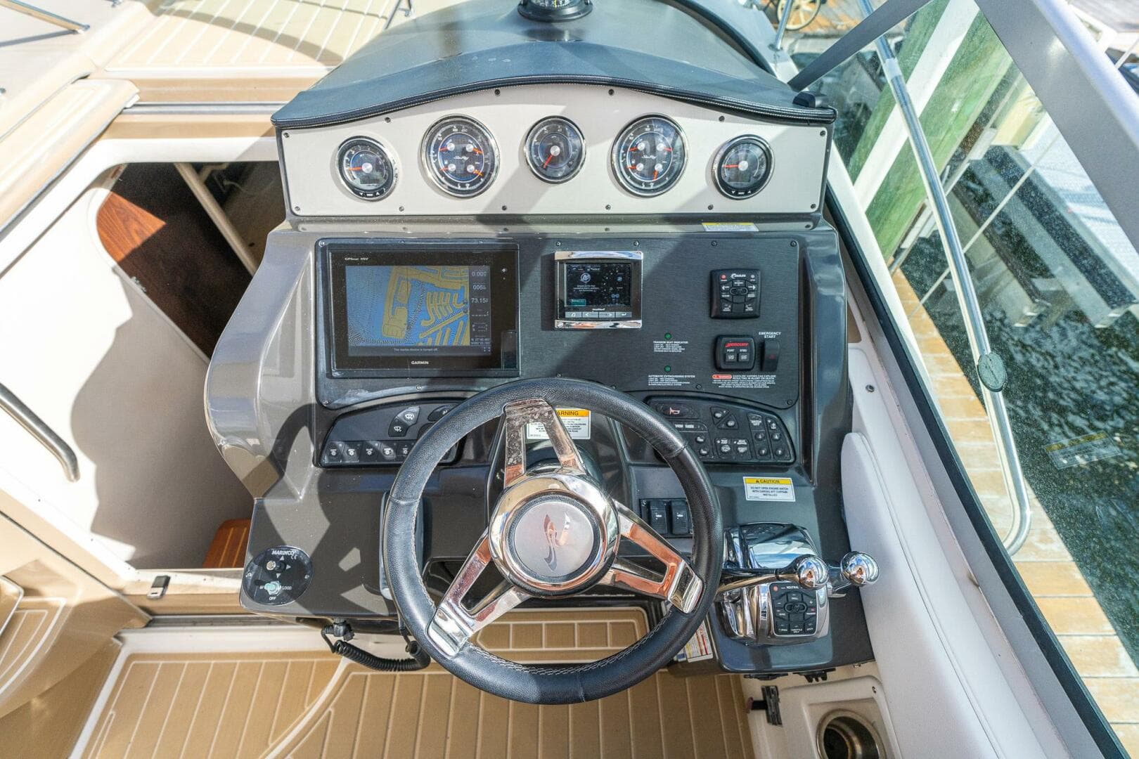 2016 Sea Ray 330 Sundancer — photo 39