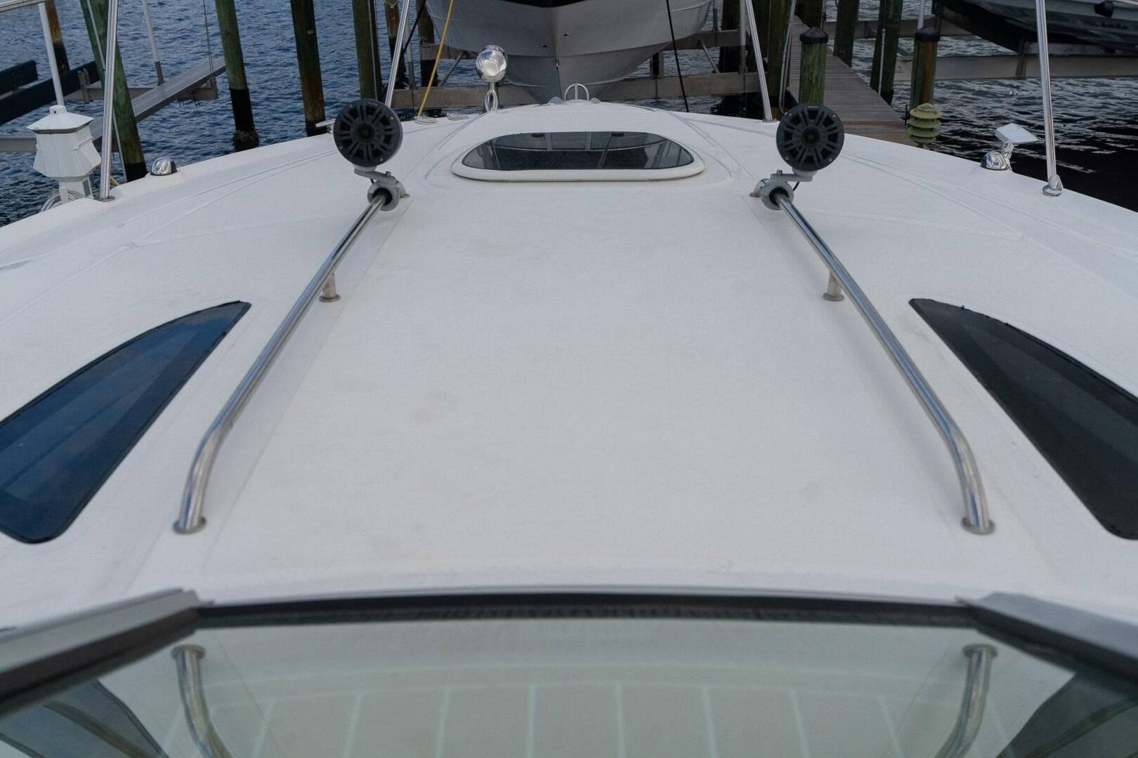 2016 Sea Ray 330 Sundancer — photo 6