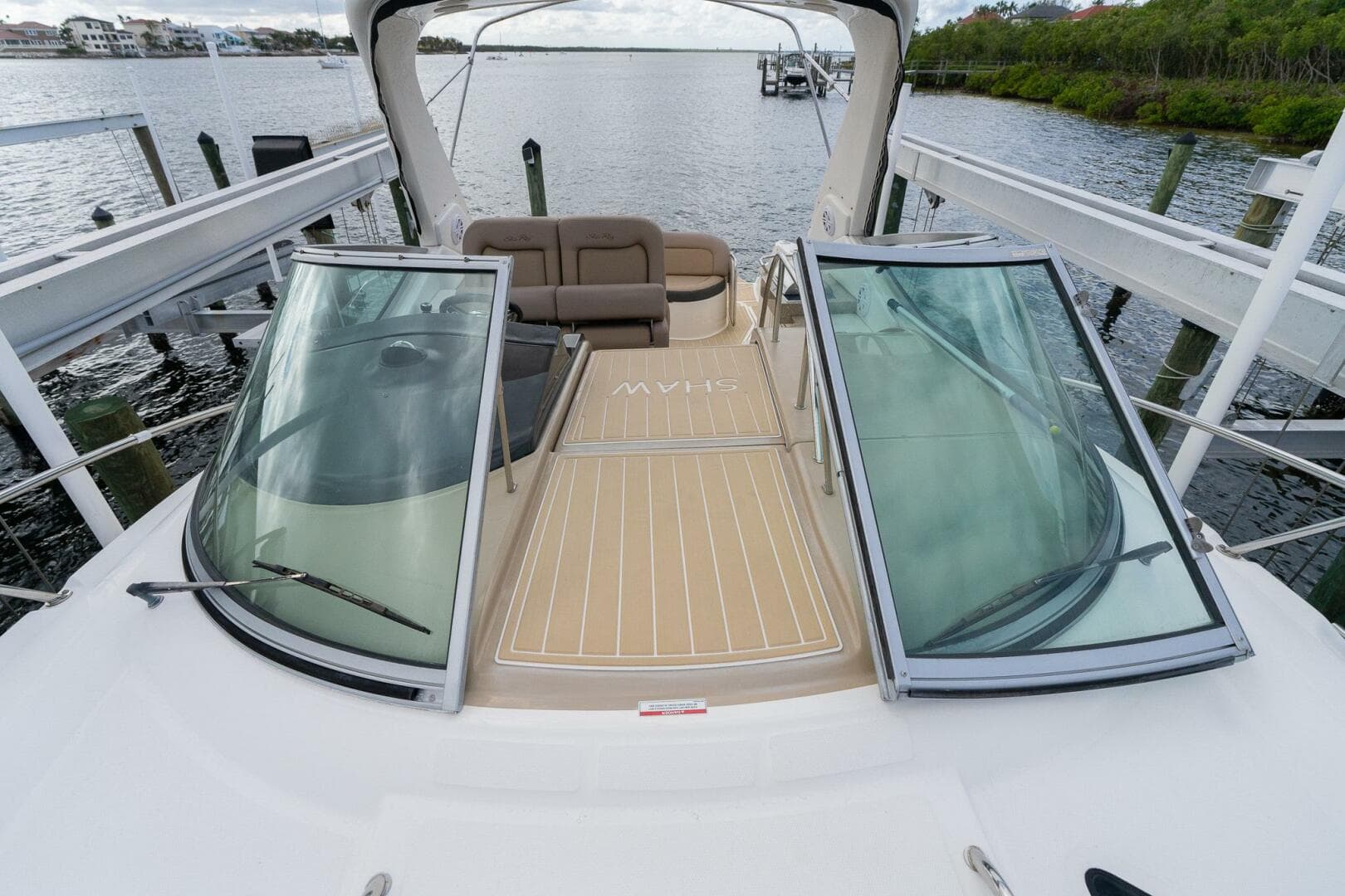 2016 Sea Ray 330 Sundancer — photo 69