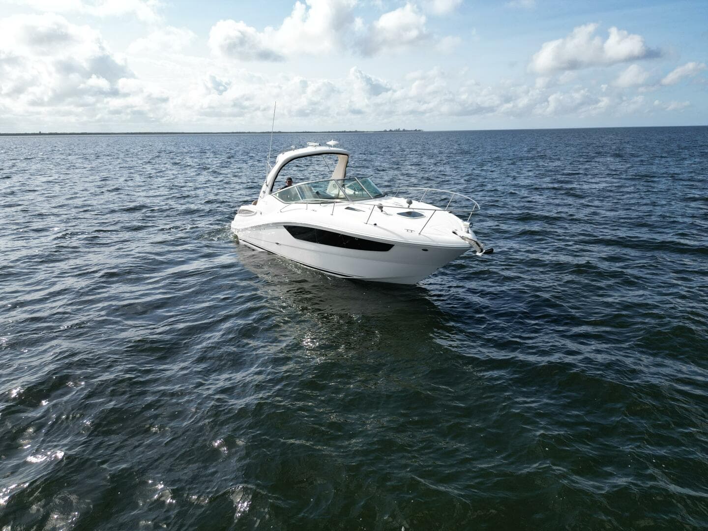 2016 Sea Ray 330 Sundancer — photo 9