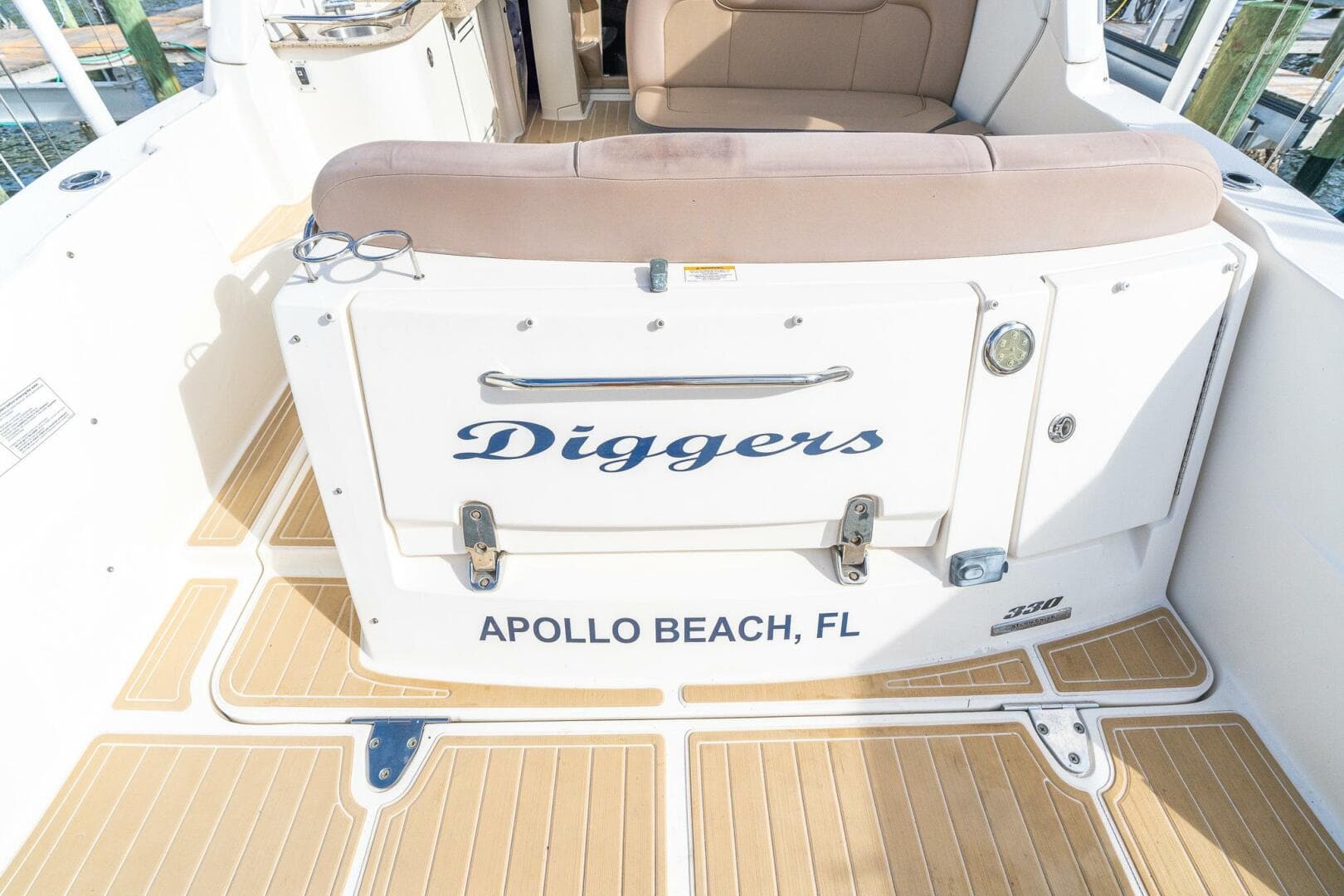 2016 Sea Ray 330 Sundancer — photo 57