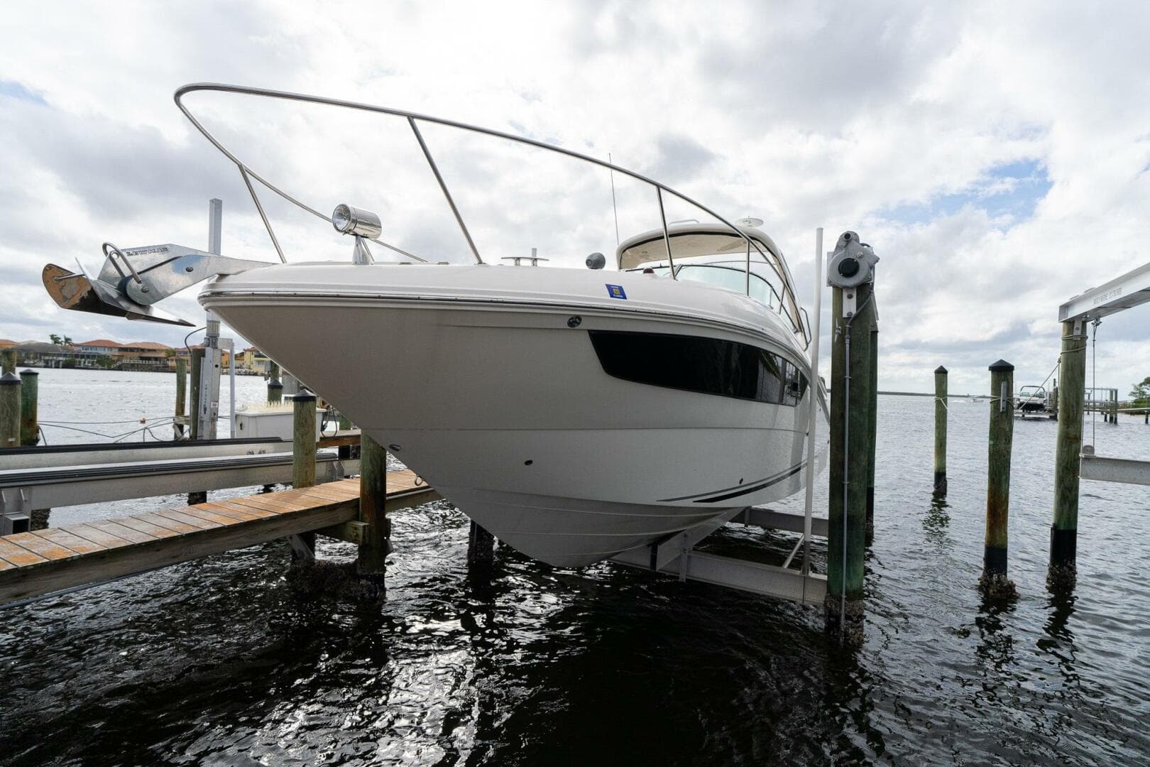 2016 Sea Ray 330 Sundancer — photo 41