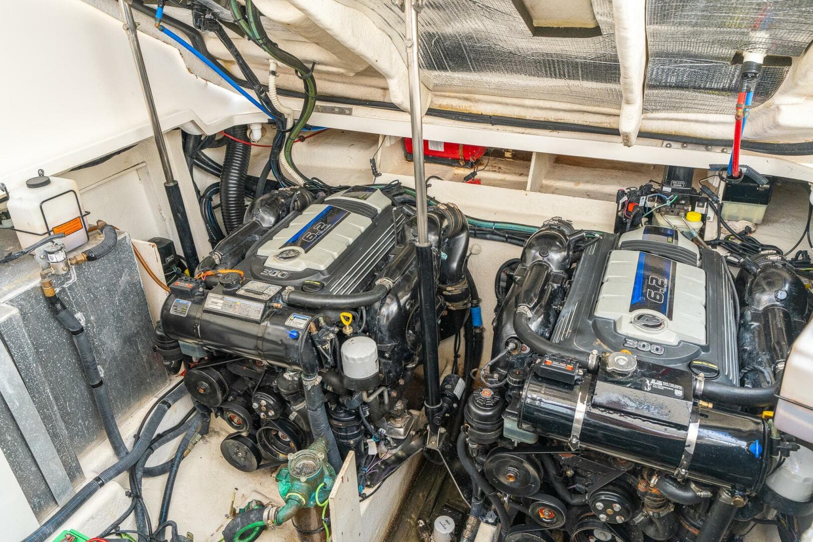 2016 Sea Ray 330 Sundancer — photo 22