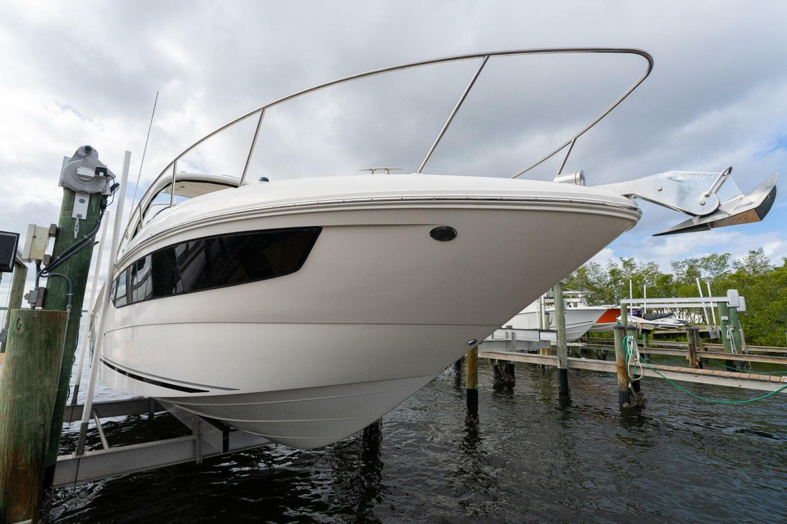 2016 Sea Ray 330 Sundancer — photo 51