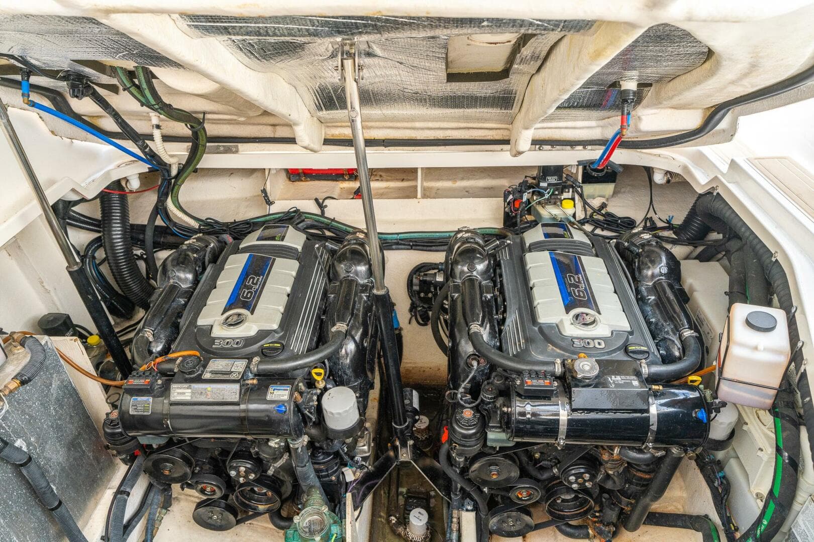 2016 Sea Ray 330 Sundancer — photo 20