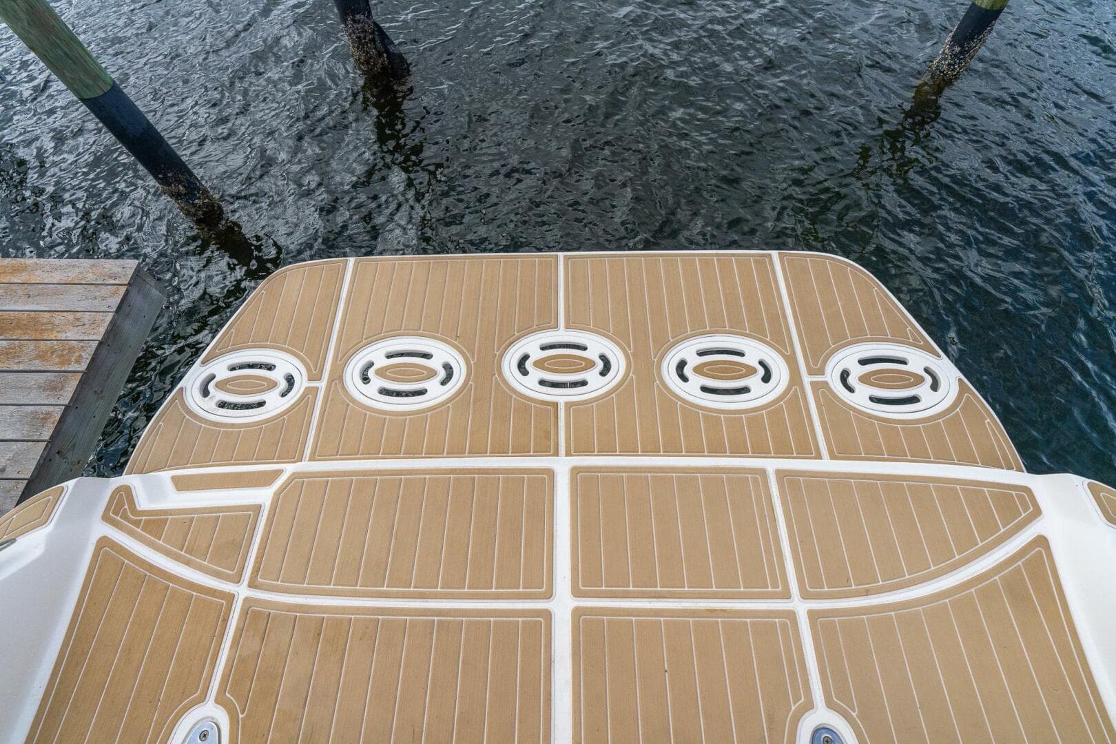 2016 Sea Ray 330 Sundancer — photo 55