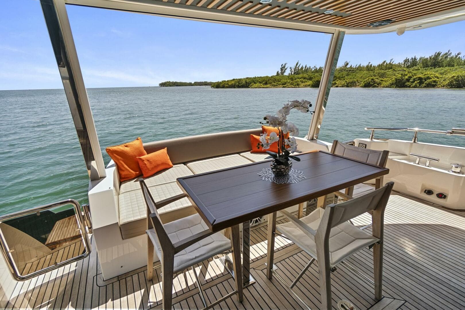 2023 Astondoa 66 Flybridge — photo 8