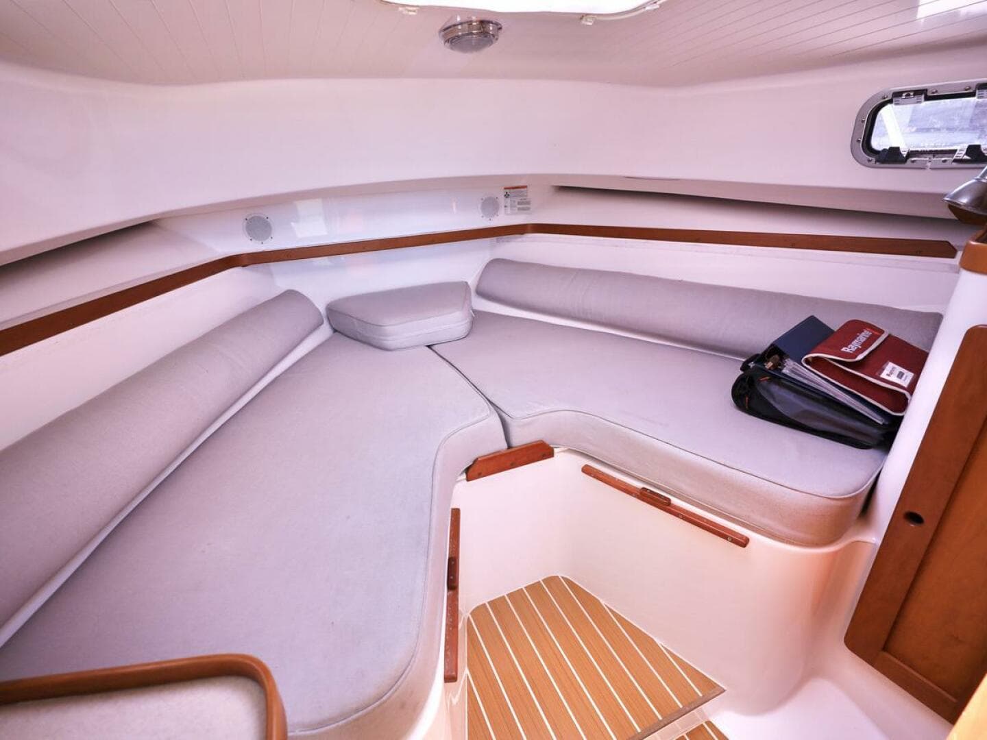 2008 Hunt Yachts Surfhunter 29 Hardtop Express — photo 24